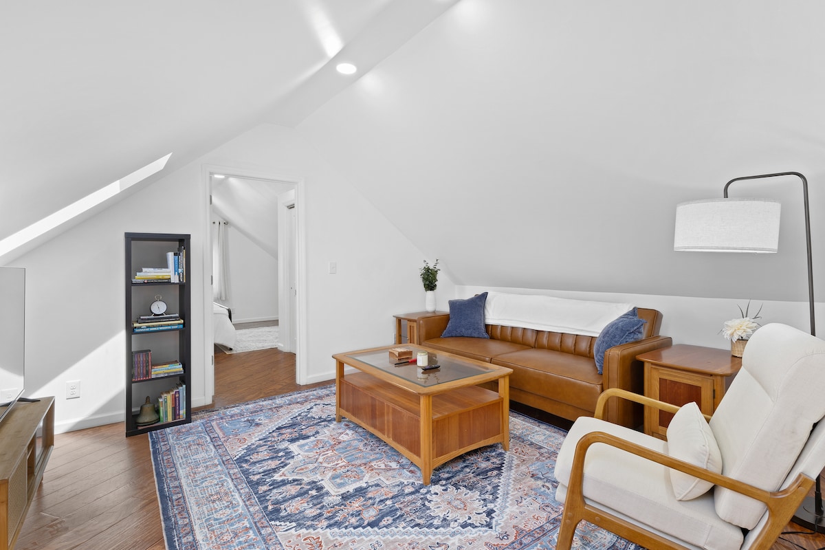 Top performing Airbnb: Spacious, Modern Gem in Melrose - Pet Friendly in Albany
