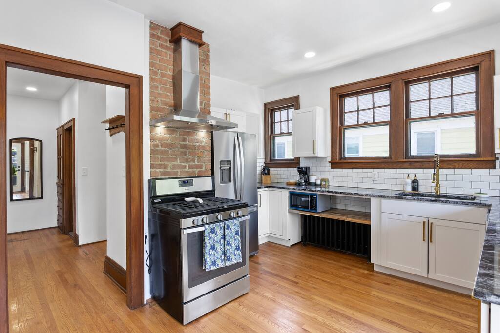 Spacious, Modern Gem in Melrose - Pet Friendly
