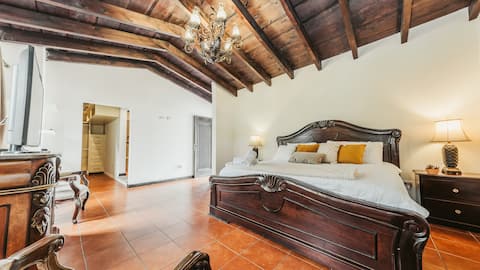 Spacious and luxurious house byAntigua