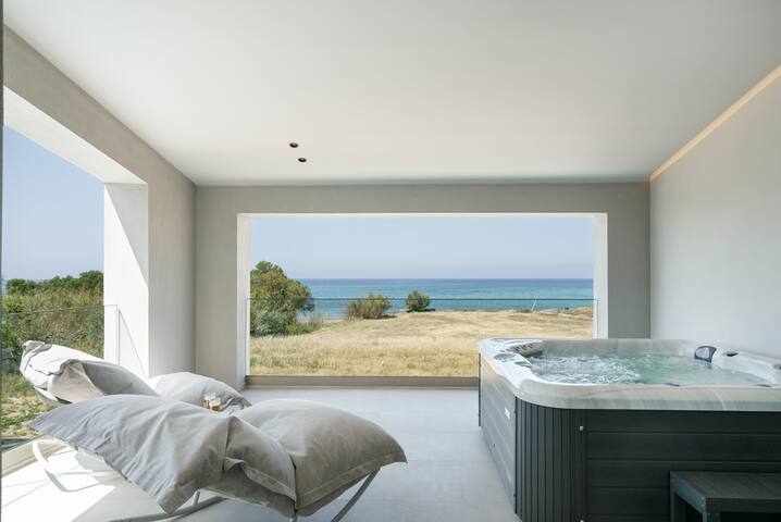 Beachfront Villa with Heated Pool,Hot Tub,Playroom gallery image 5