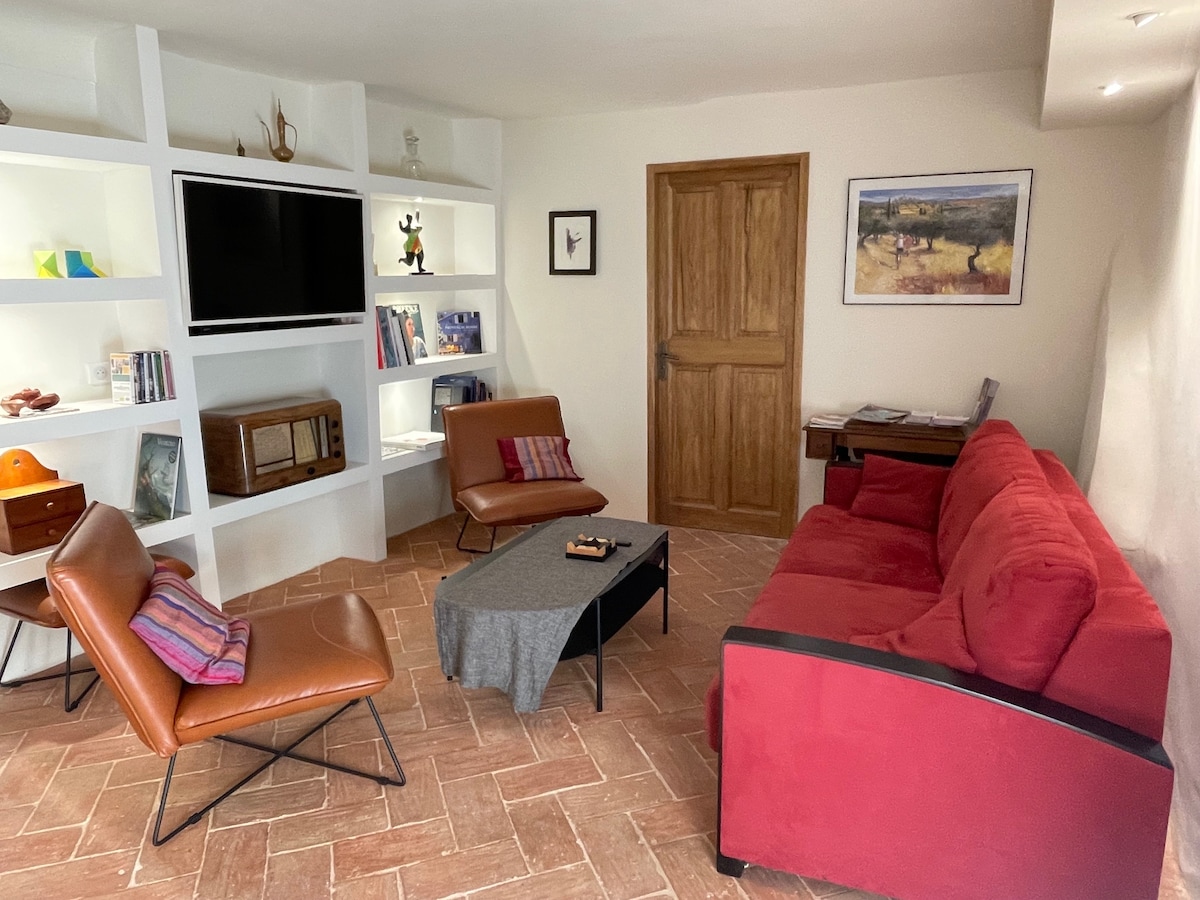 Top Airbnb: La Farigoulette – Old Village in Saint Saturnin Lès Apt