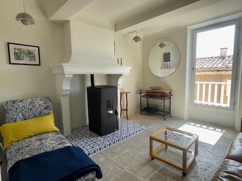 Top Airbnb: La Farigoulette - The charm of the Old Village in Saint Saturnin Lès Apt