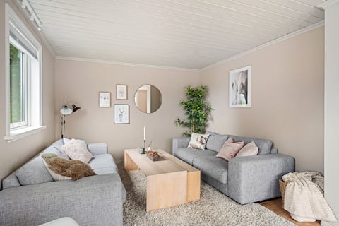 Top Airbnb: Cabin with beach line & sauna 18 min from Preikestolen in Sandnes