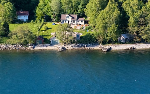 Cabin with beach line & sauna 18 min from Preikestolen