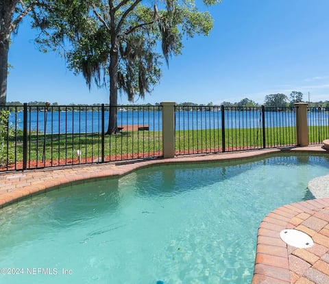 Lakeside Retreat with pool, dock & game room