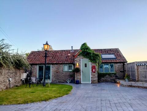 Beautiful Self Contained Stone Lodge