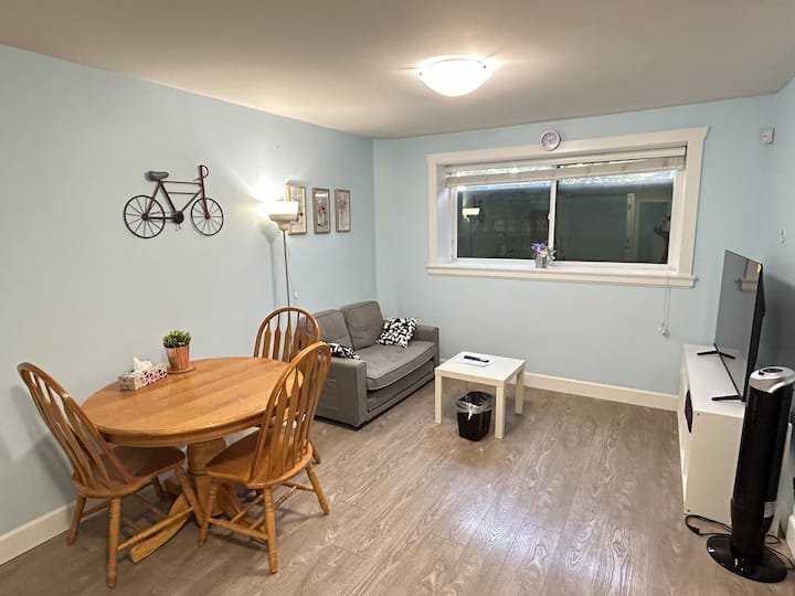 1 Bedroom Private Suite - 9 Min Walk To Skytrain - New Westminster