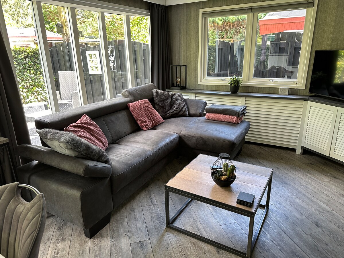 Popular Airbnb listing: Chalet de Vrijheid between Putten and Garderen in Wijk 01 Bosgebied En Krachtighuizen