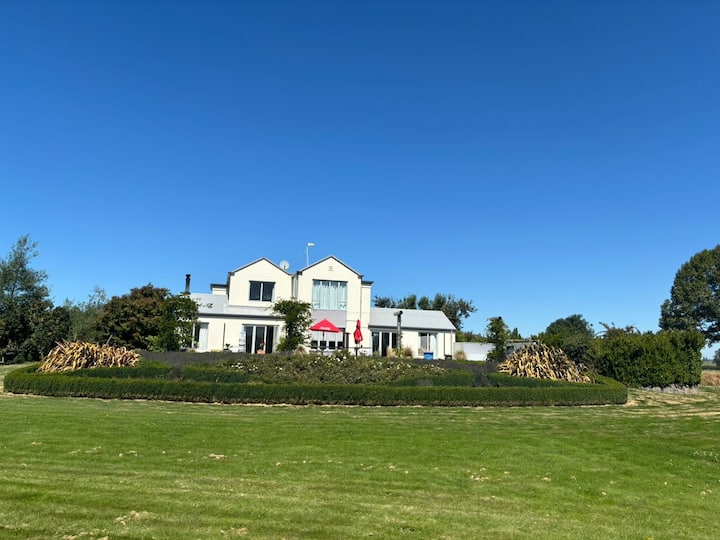 Executive Home With Southern Alps & Milky Way View - Pleasant Point
