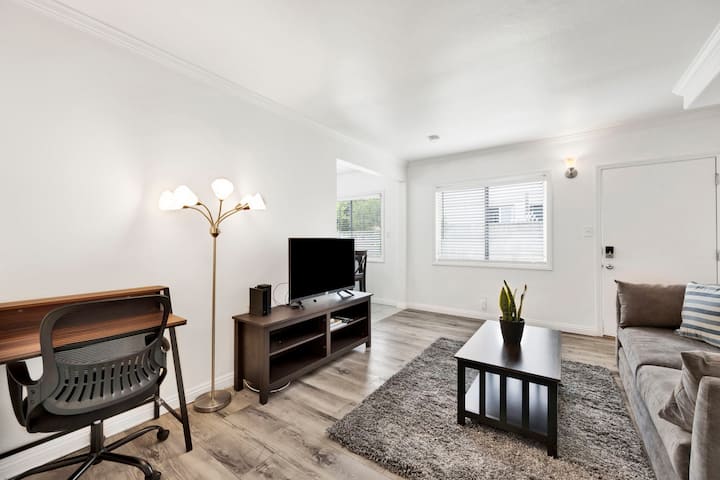 Cozy, Elegant, Oasis, W Parking - Marina del Rey, CA