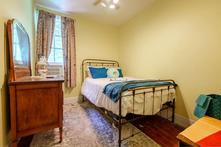 Cozy room (9.5ft x 8.5ft)  to curl up and get some rest in.  New Sleep Number mattress with memory foam topper.  The bed itself is original from the 1990s - you won't fine a bed like this anywhere else!