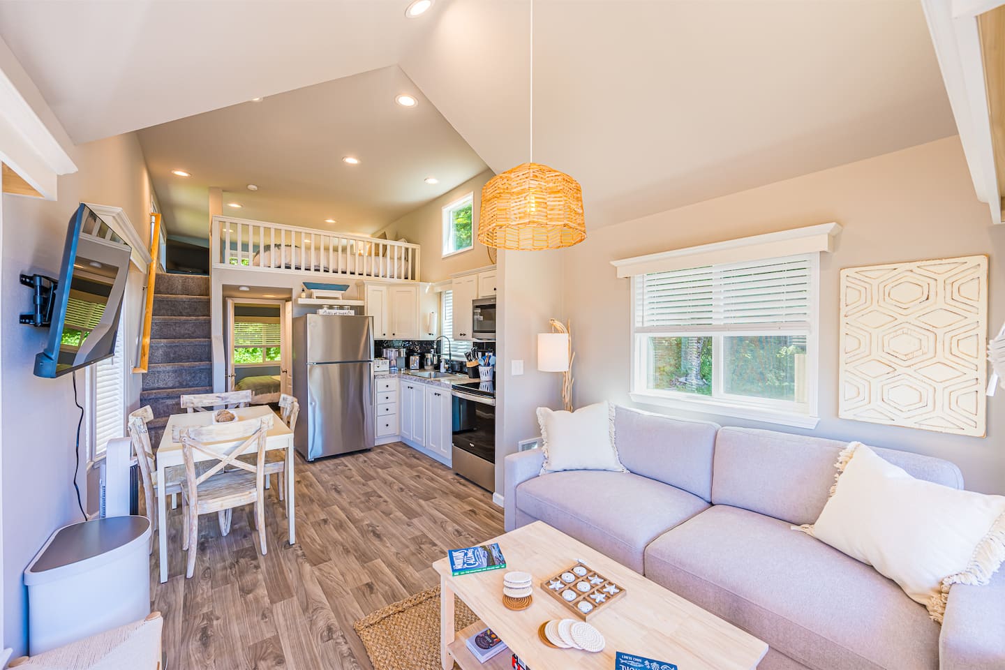 Rainforest Tiny Home Retreat: Coastal photo 2