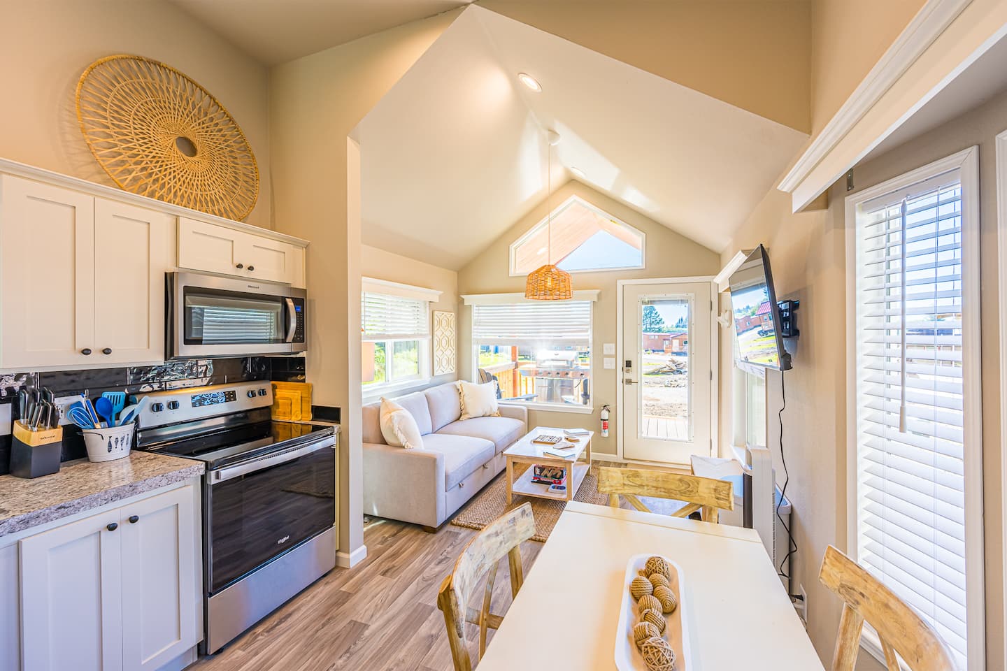 Rainforest Tiny Home Retreat: Coastal photo 5