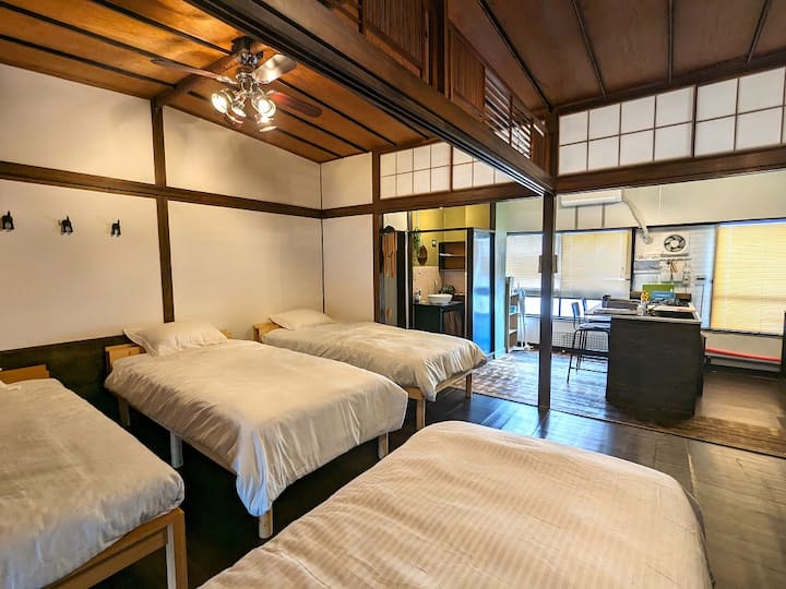 ベットは最大4台あります。それぞれに電源があります。