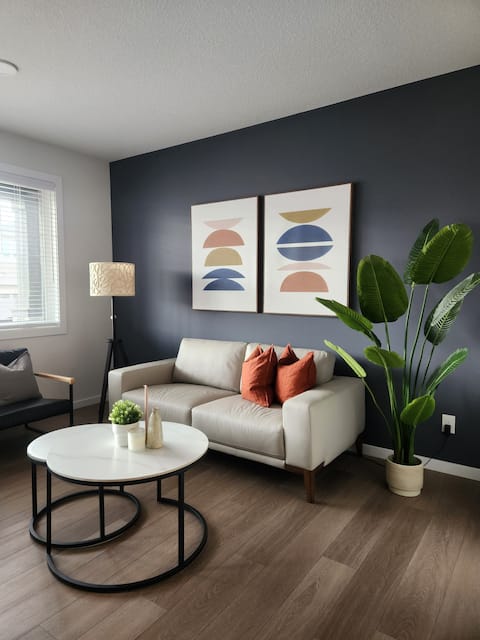 Top performing Airbnb: Feels like Home - 4BR House wt Basement near WEM in Rosenthal