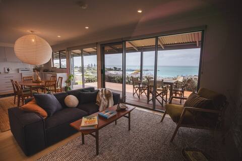 Penny Shack: sweet KI cottage with sea views
