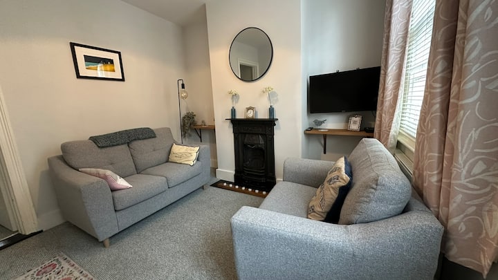 Charming Central Hythe Cottage Near Canal & Sea - Kent