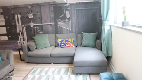 Top performing Airbnb: Location, Location, city centre apartment 2 bdrs in Merseyside