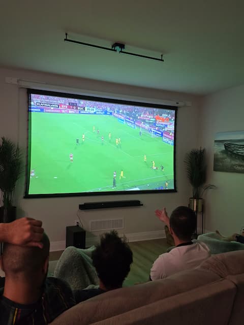 Port Stanley Getaway Hot tub Game room Big screen