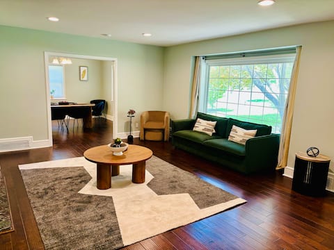 Raleigh Retreat with Pool Table, Grill, ADA Bath