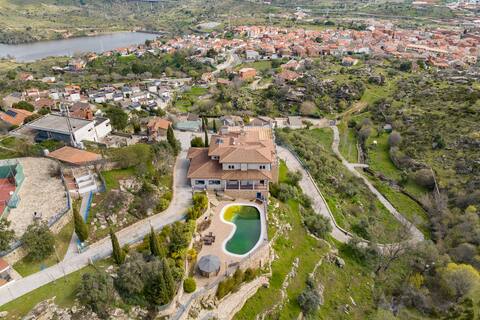 Mansion with 5 bedrooms, Jacuzzi at 40° + Paddle tennis