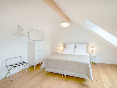 Light-flooded space miracle with roof terrace