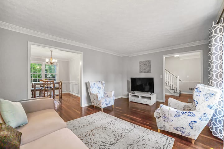 3 Bedroom Home W/ Fully Fenced In Backyard! - ストーン・マウンテン, GA
