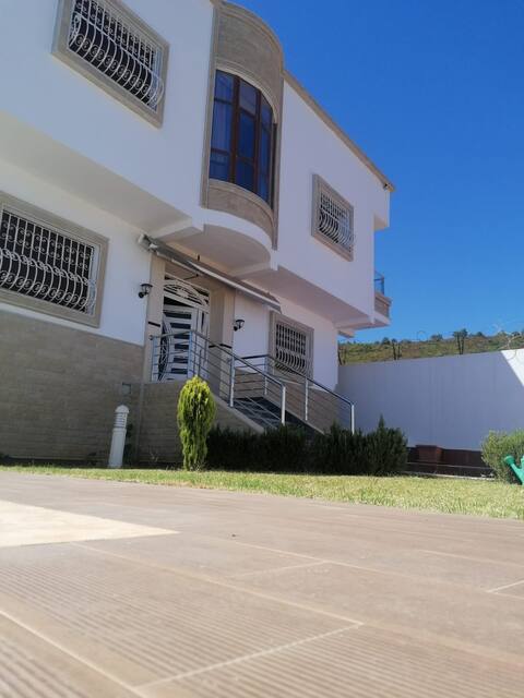 Beautiful villa with private pool between sea and mountain