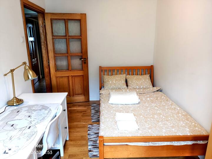 Krevet za dvije osobe 140 cm x 200 cm