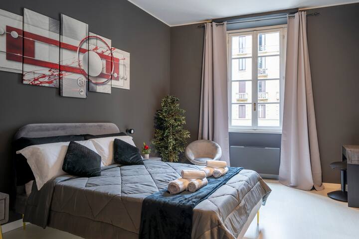 Cathedral center 50meters Via Torino-apt. 2 floors gallery image 2