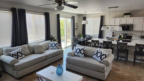 Your Dream 5Br, 3Ba. Sleeps11+ 6bd, Great Location