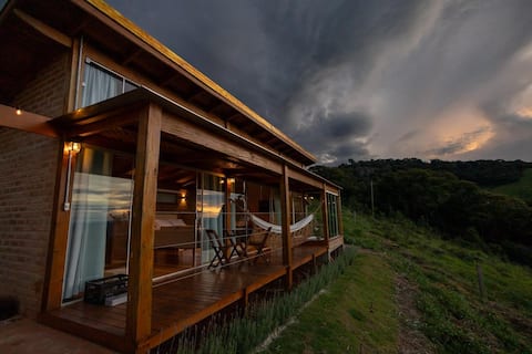 Amatikir Retreat: Amazing View, Coffee, and Hot Tub (X)