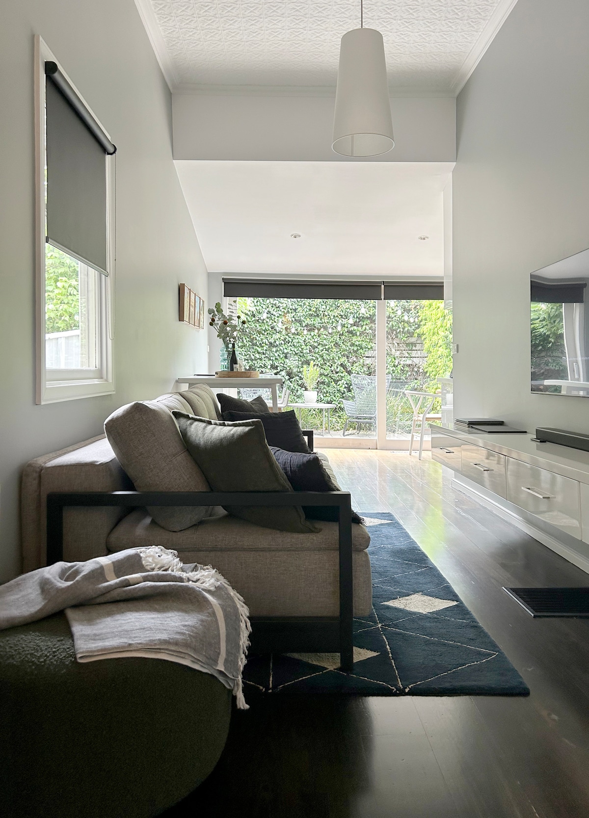 Top Airbnb: eight on green in Healesville