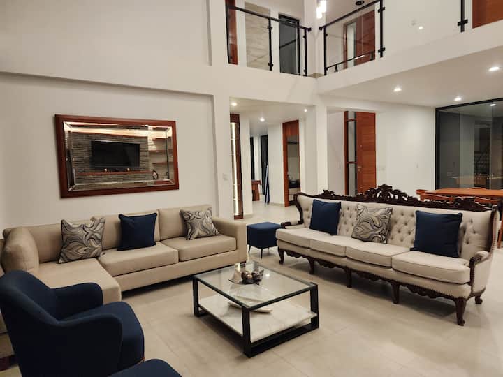 Casa De Estreno En Cieneguilla Con Piscina Grande - Lima