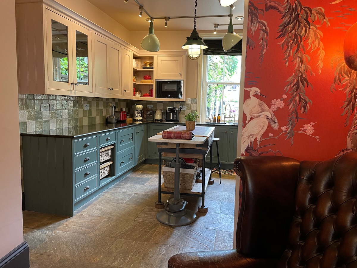 Top performing Airbnb: Cotswold Stone Arts and Crafts detached house in Winchcombe