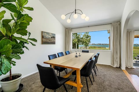 Casa Lobo Lakefront Getaway