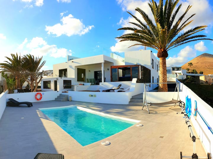 Villa De Luxe 360m2, Vue Mer, Piscine, Jacuzzi - Lanzarote