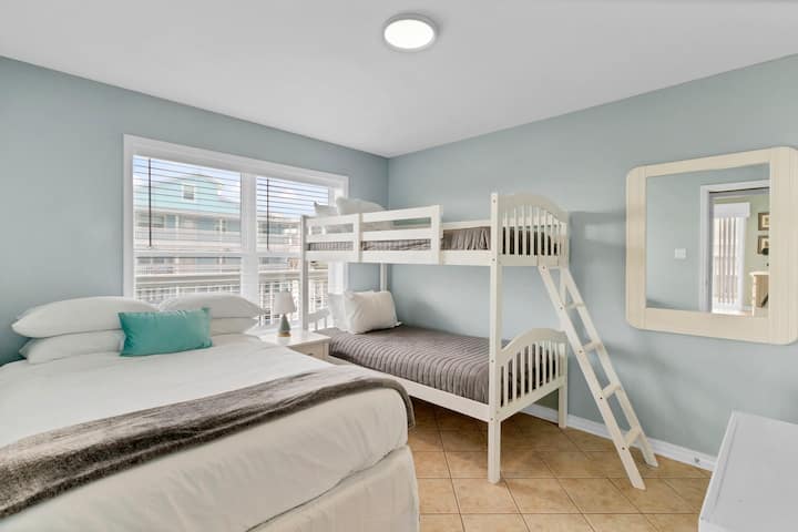 Habitación para niños completa y litera