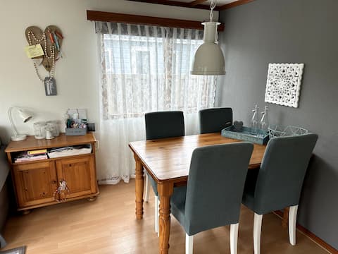 Popular Airbnb listing: Mobile home in Burgh-Haamstede in Kloosterweg En Omgeving