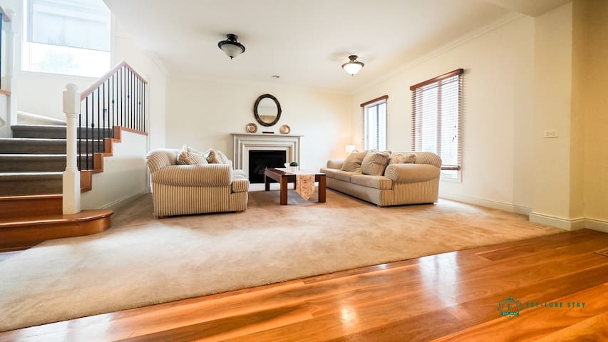 Balwyn Luxury 5BR Mansion with Cinema & BBQ gallery image 2