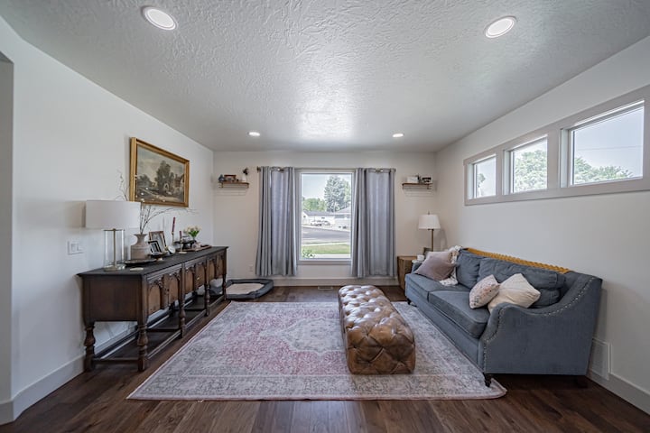 Pet Friendly Downtown Vintage House W/ Hot Tub! - Idaho Falls, ID