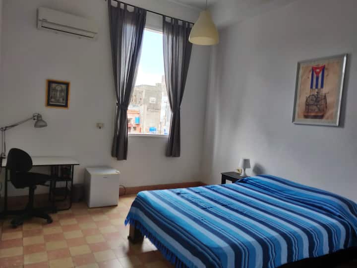 Sunny & Spacious In Havana (Wifi) - Cuba