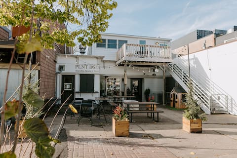 Top House | Downtown Apartment above Cafe