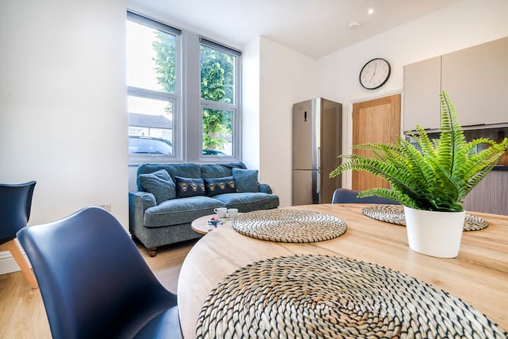Cozy 2 Bedroom Flat In Sutton - Epsom