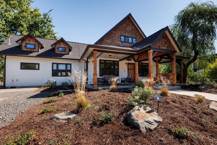 Portico Del Vino: Wine Country Farmhouse