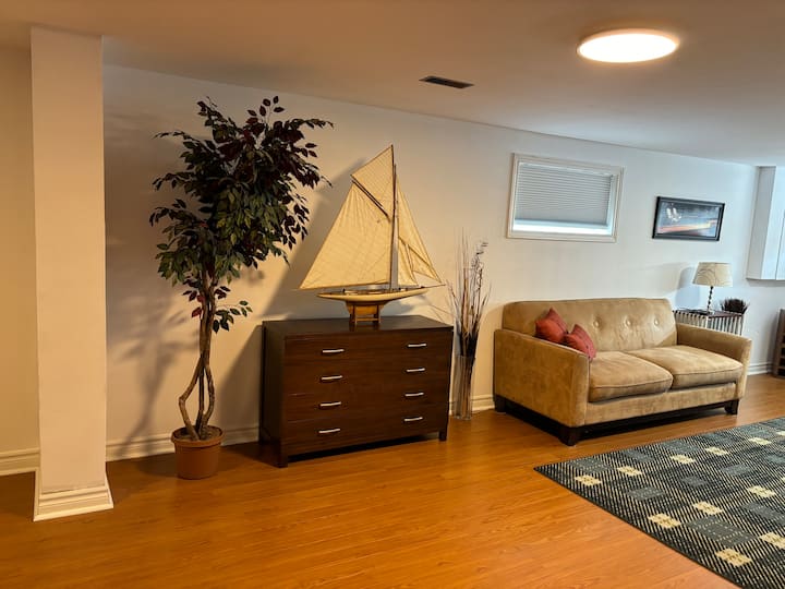 Henley Gardens Spacious,bright Basement Apartment - St. Catharines
