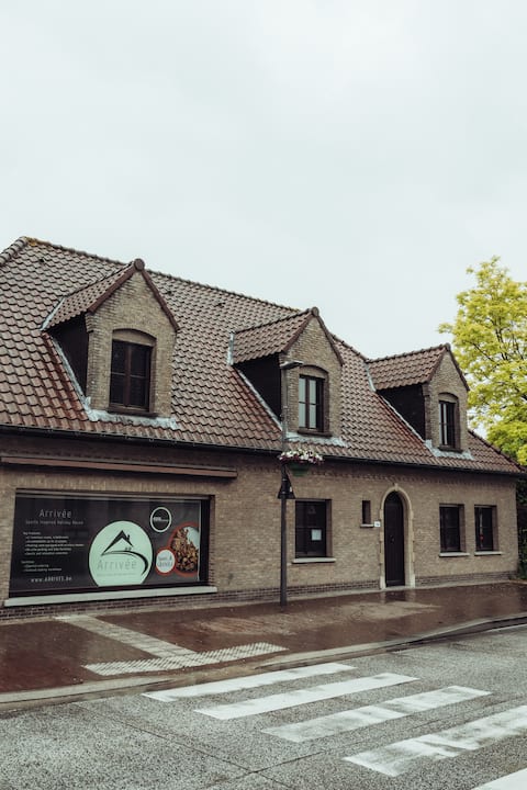 Arrivée - 5-Star Luxury Sports-Inspired House