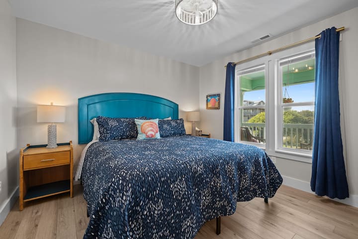 Soba Shell. Veliki bračni krevet, pametni TV i komoda.