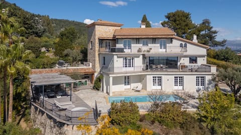 Big holiday villa in the heart of the Cote d'Azur