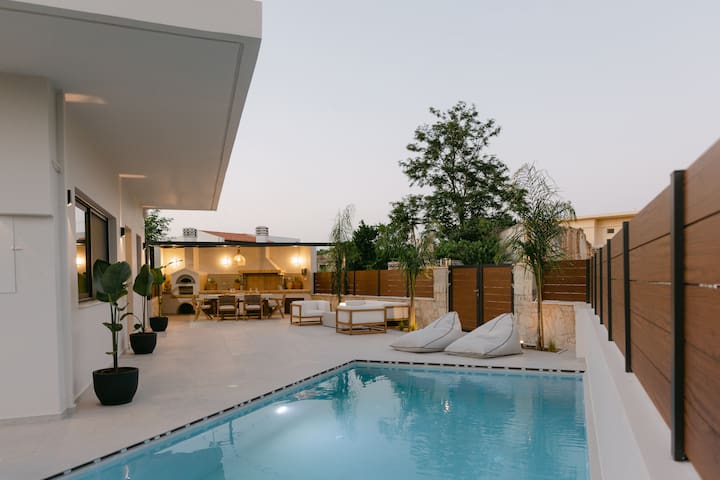 Emerald Harmony Villa • Private Pool & Jacuzzi